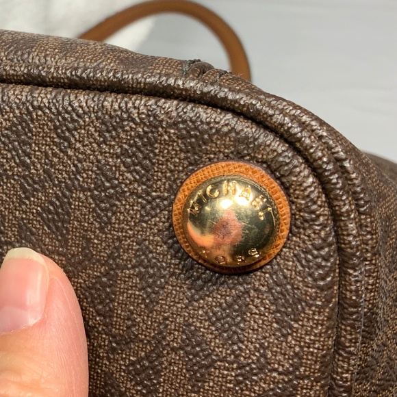 Michael Kors Jet Set Signature Bag - Picture 14 of 16